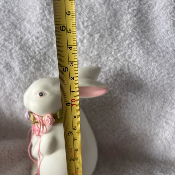 VINTAGE CERAMIC BUNNY STATUE- 1995 - Picture 2 of 8